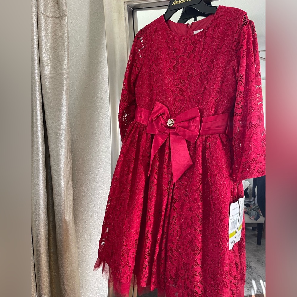Just in time for the holidays! Beautiful, bright red dress.